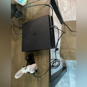 PlayStation 4 in good condition with 2 controllers and charging station